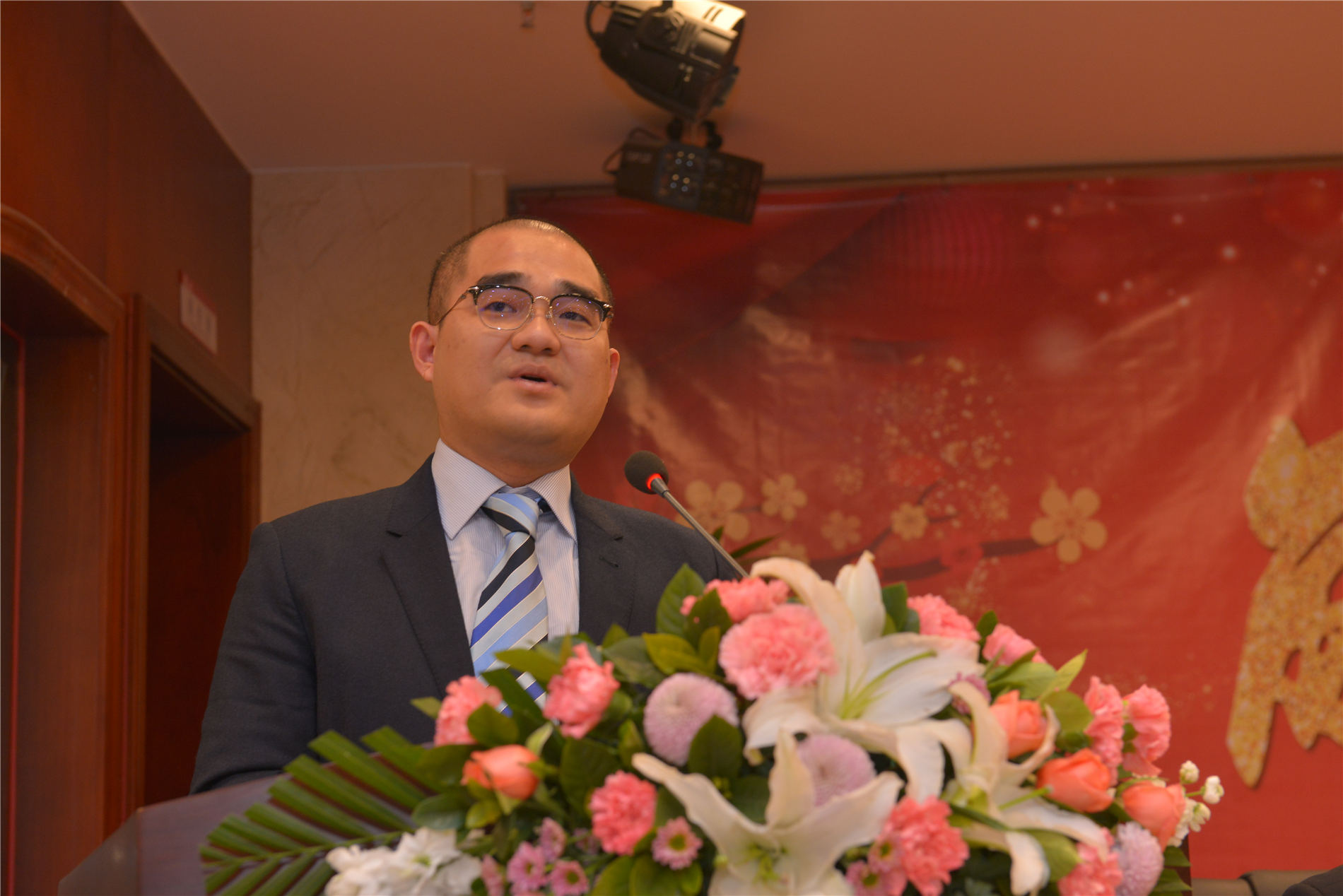 “沖破危機(jī)展芳華，戒驕戒懶創(chuàng)輝煌” ——“解放思想，戒驕戒懶”主題年會掠影