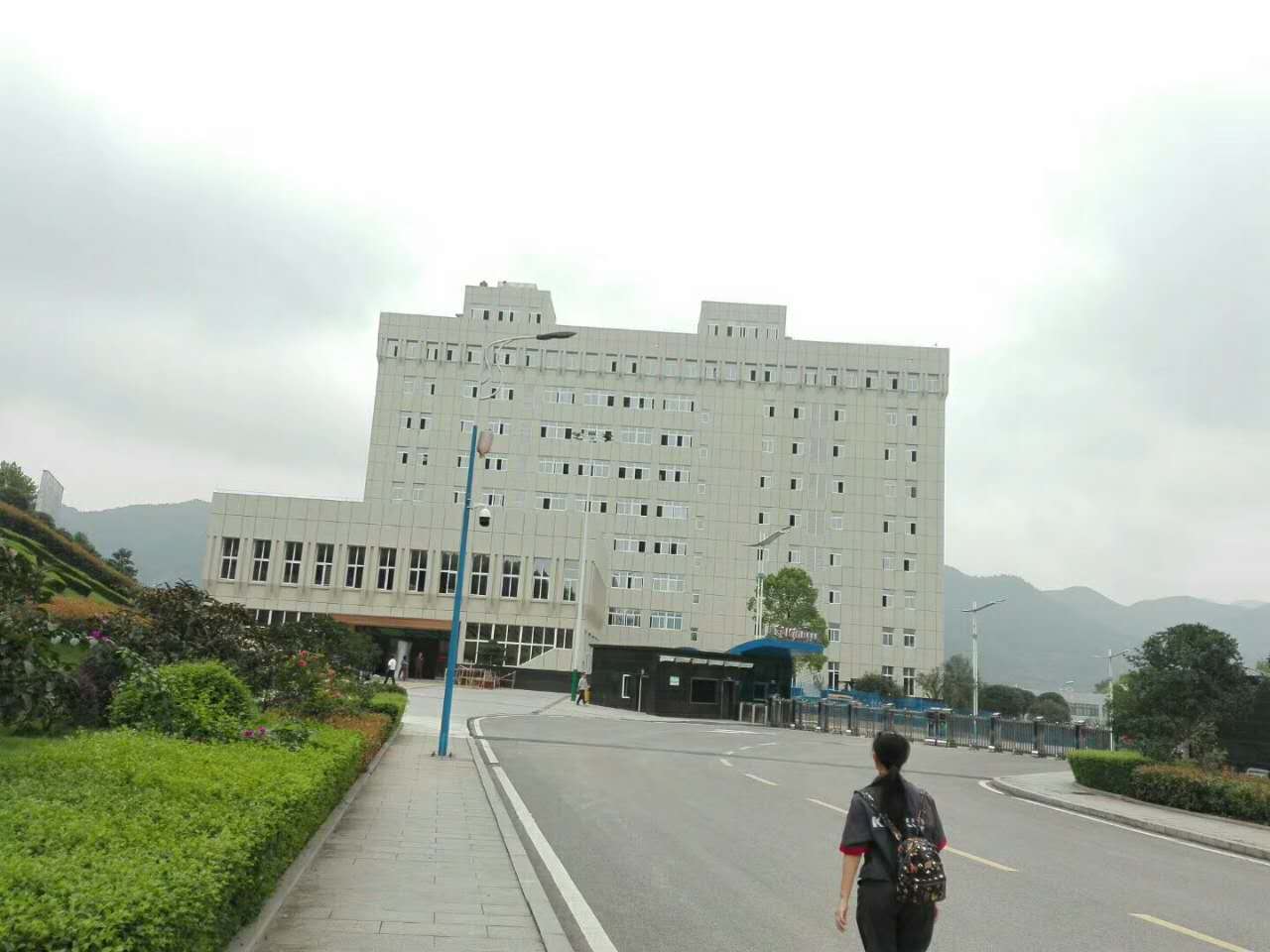 牛氣！勤牛地標(biāo)性辦公大樓今隆重喬遷啟用。 ---從此，我就在你的丹楹刻桷中成就極致！