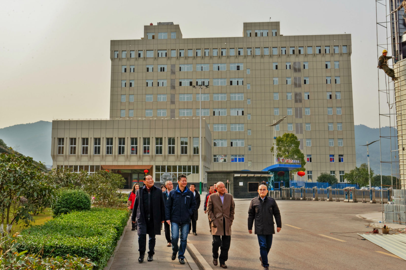 廣西柳工機械股份有限公司總裁黃海波一行到重慶勤?？疾旖涣? title=