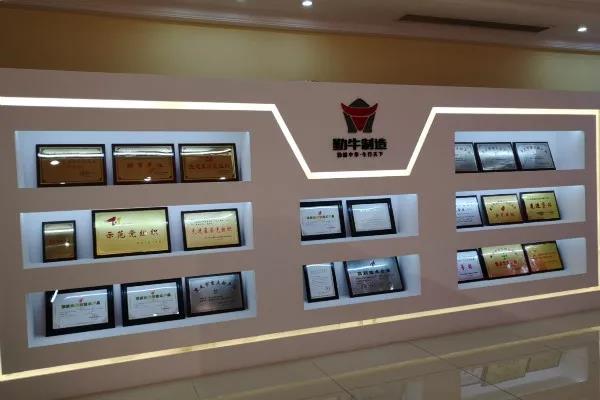 走進(jìn)勤牛陳列室，砥礪民企強(qiáng)國志