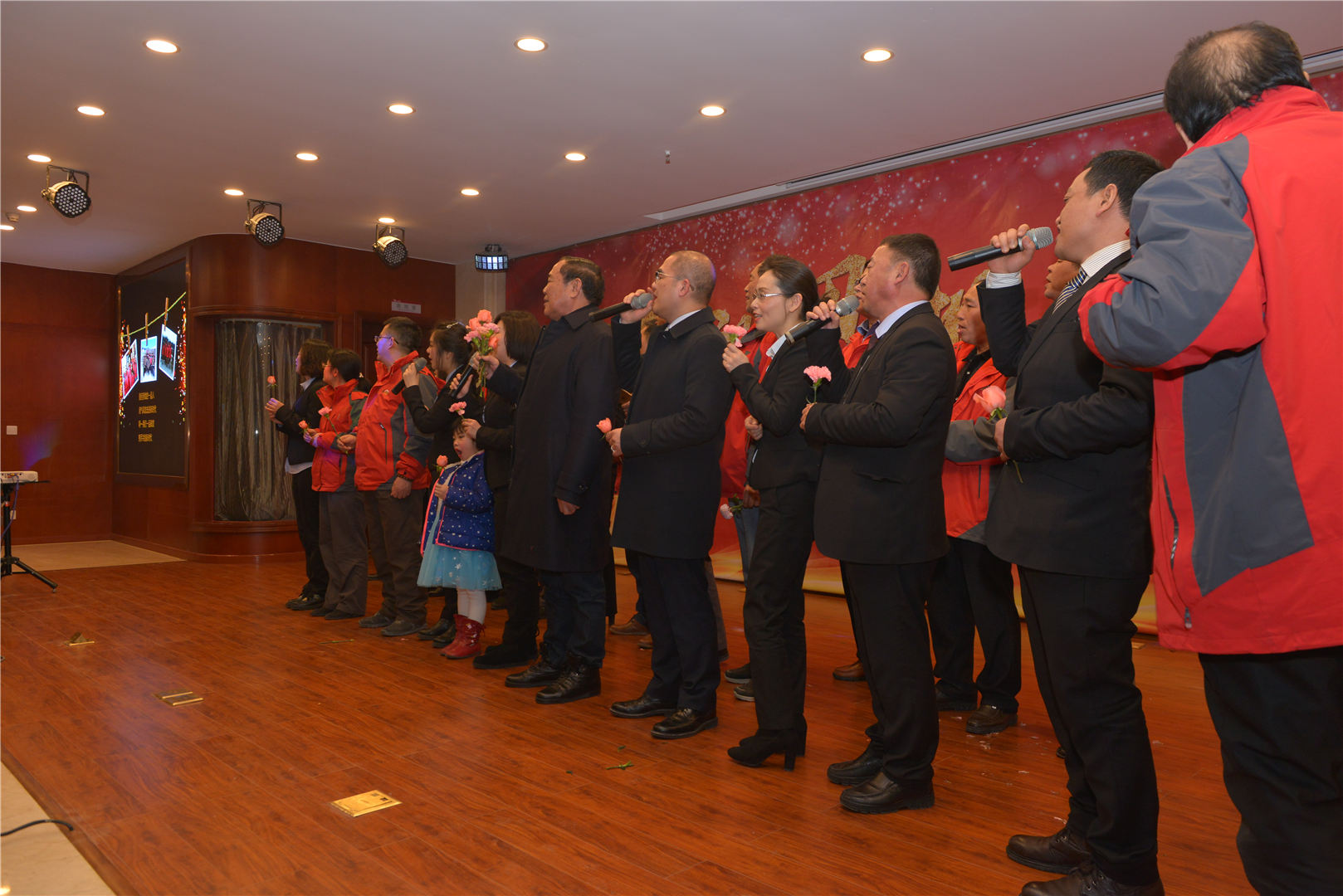 “沖破危機(jī)展芳華，戒驕戒懶創(chuàng)輝煌” ——“解放思想，戒驕戒懶”主題年會掠影