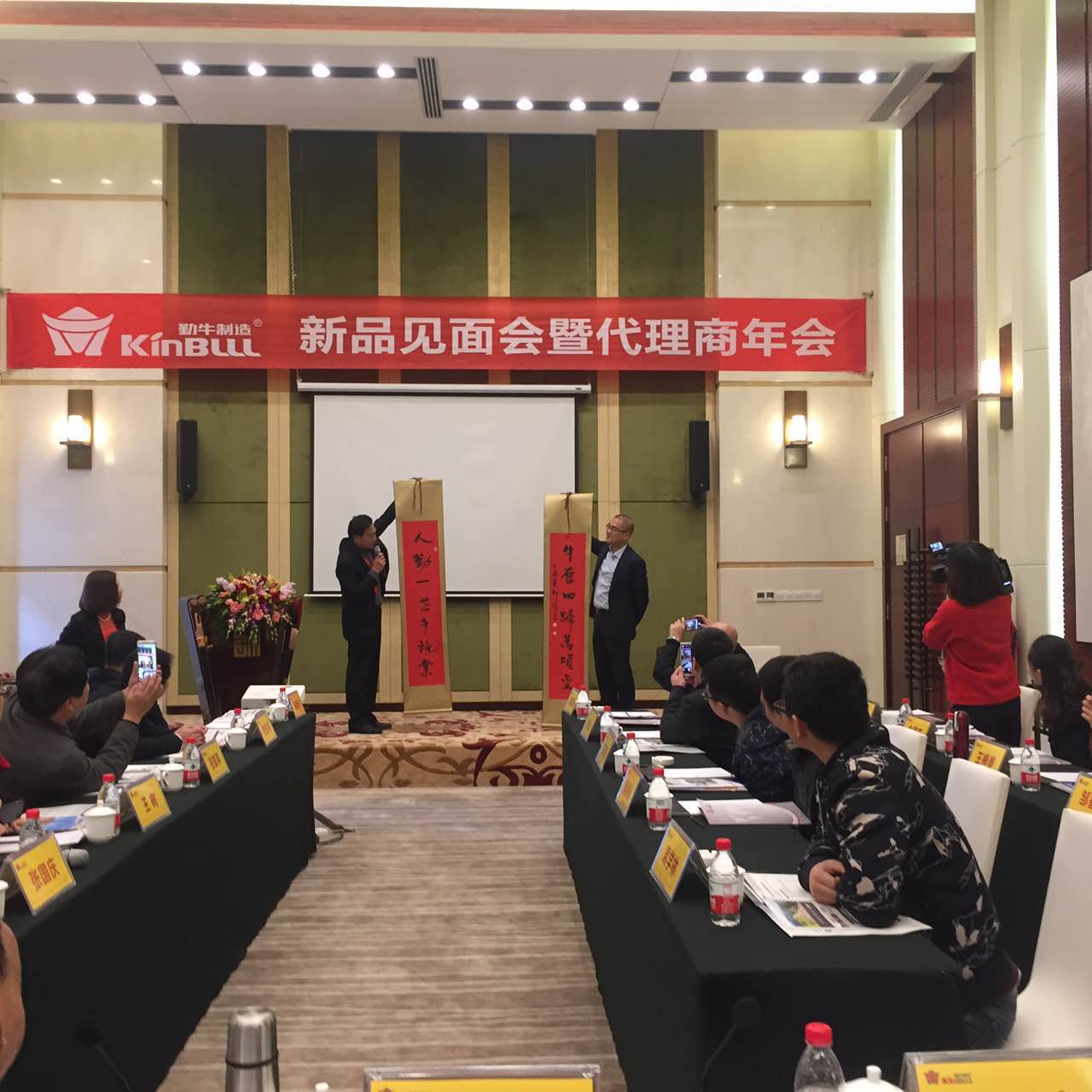 實業(yè)興邦，產(chǎn)業(yè)報國：2017，擼起袖子加油干